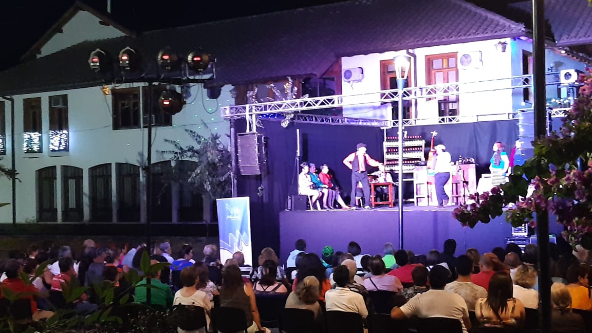 2020 Circulación Teatral por Vichuquén, Rauco, Santa Cruz y Machalí. 7ma y 6ta Región.