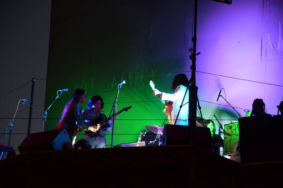 2014 «Los Beetles Con 2 E» Al Aire Libre