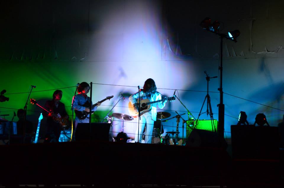 2014 «Los Beetles Con 2 E» Al Aire Libre