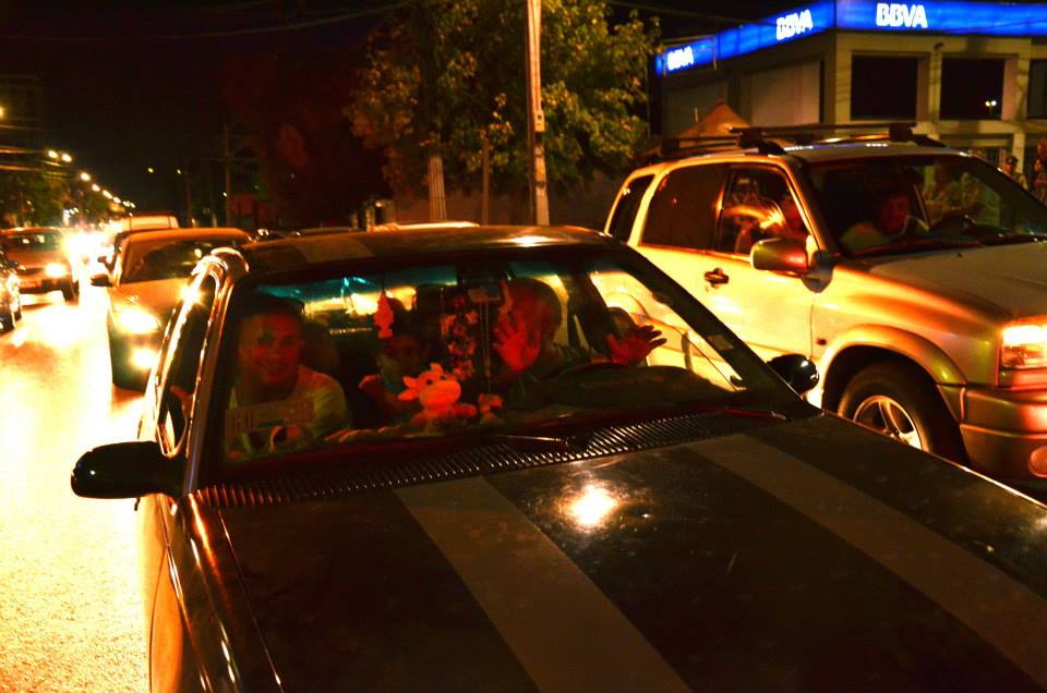 2014 «Los Beetles Con 2 E» Al Aire Libre