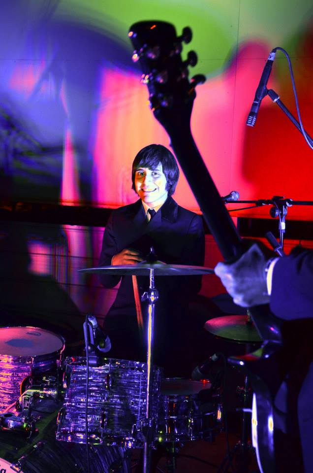 2014 «Los Beetles Con 2 E» Al Aire Libre