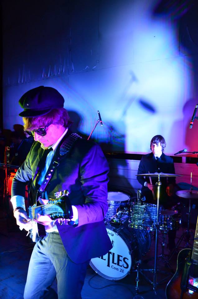 2014 «Los Beetles Con 2 E» Al Aire Libre