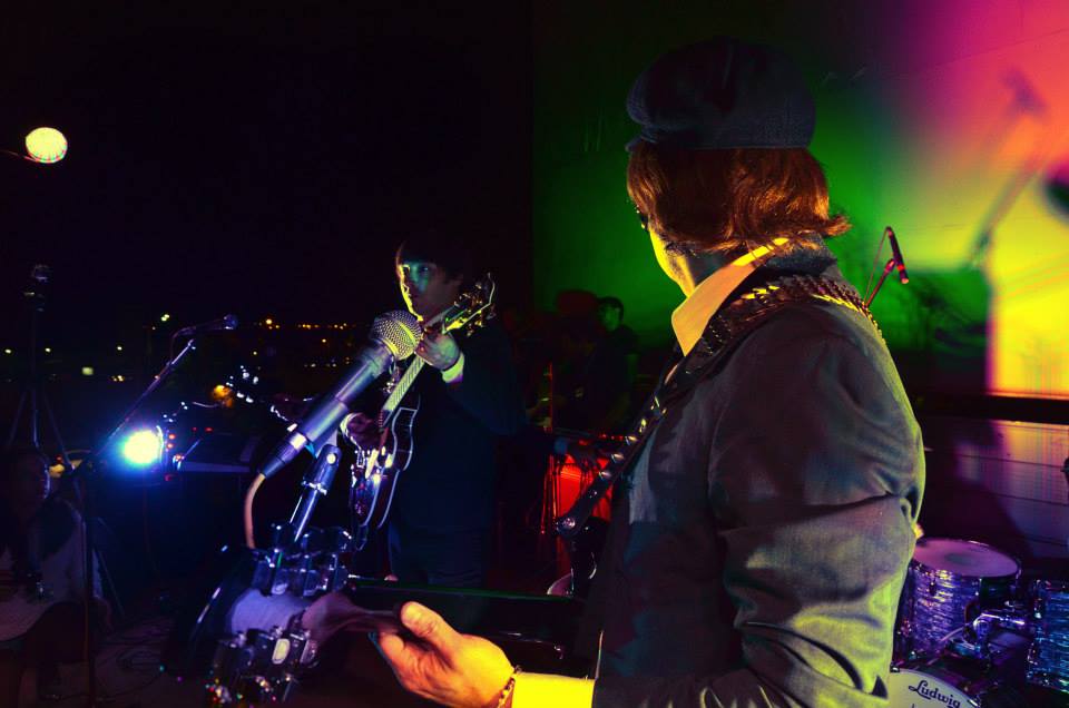 2014 «Los Beetles Con 2 E» Al Aire Libre