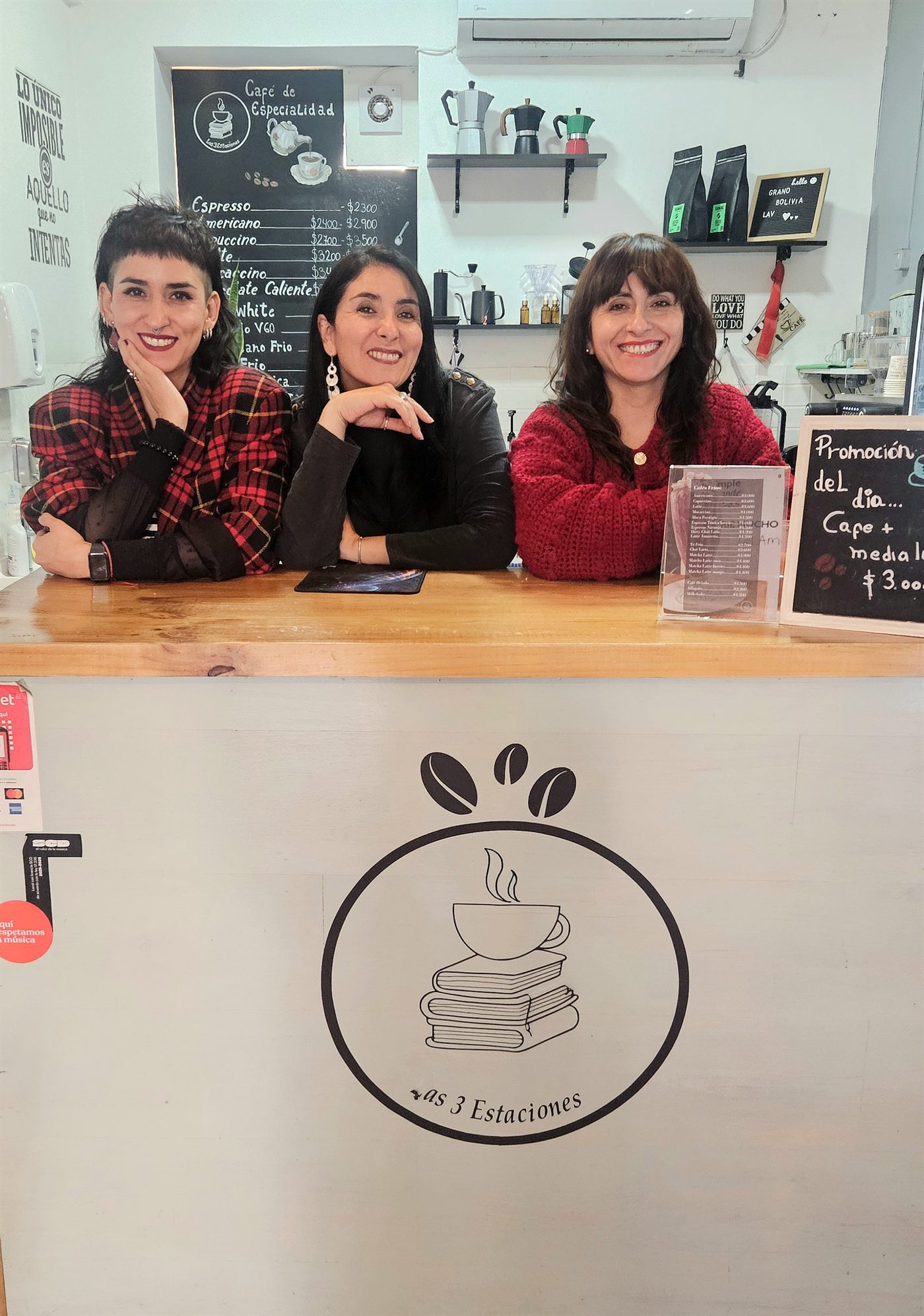 El equipo de Las 3 Estaciones en la cafetería